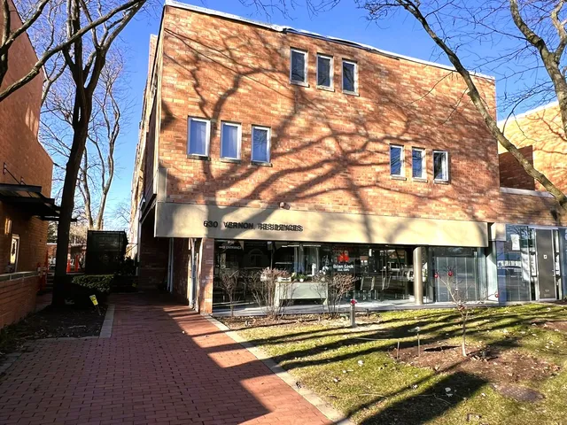 $5,250 | 630 Vernon Avenue, Unit 12, Glencoe, IL 60022