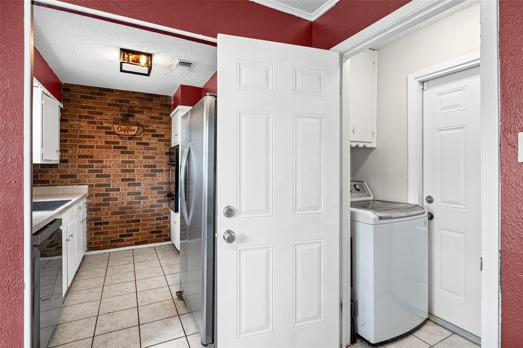 3900 Cresthill Road Benbrook, TX 76116 - Photo 11 of 18 a bathroom with a shower