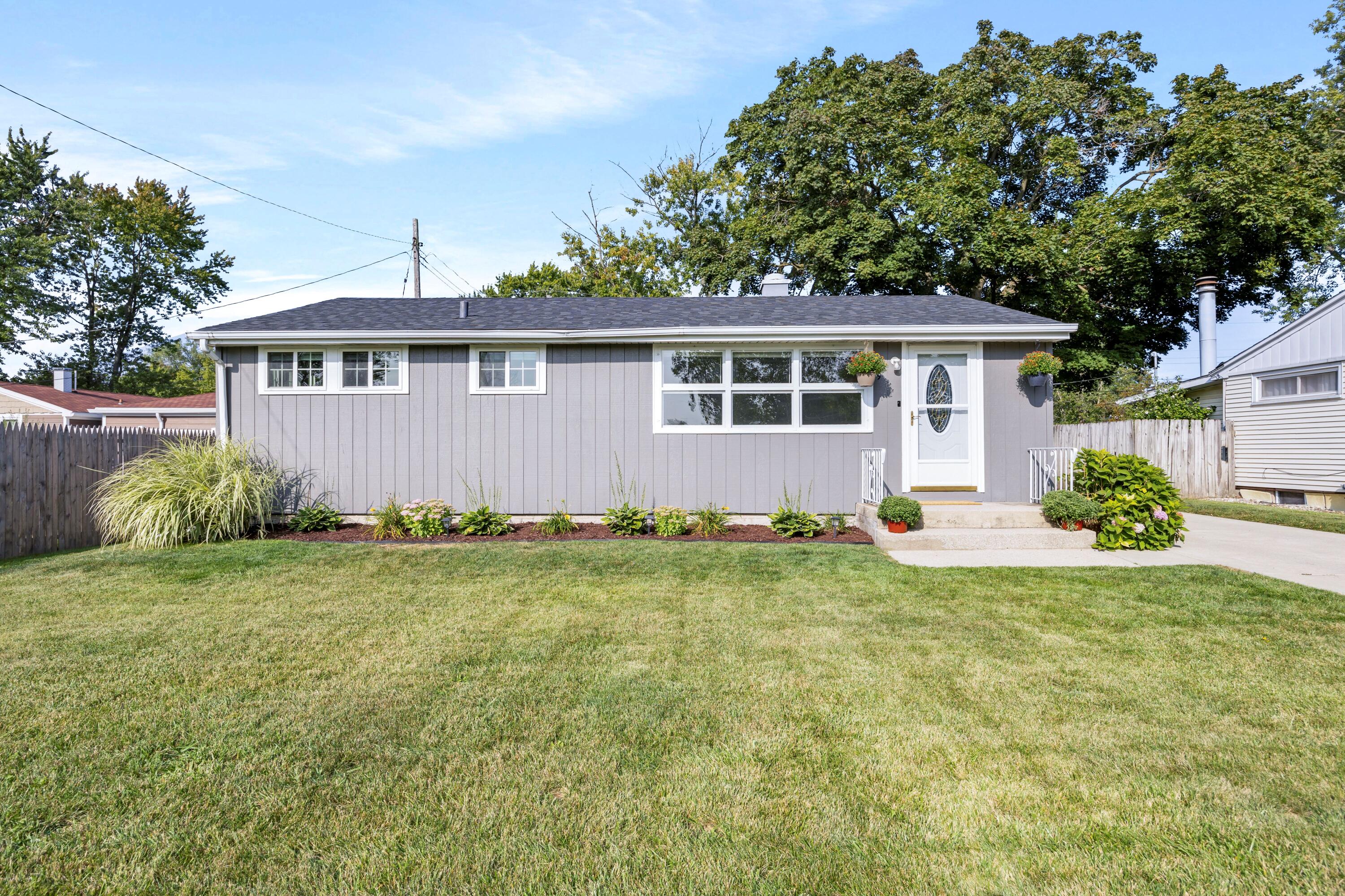 549 Ridgelawn Street Crown Point, IN 46307 - Photo 2 of 18 a front view of a house with a garden