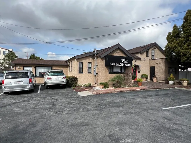 a view of a car park in front of house