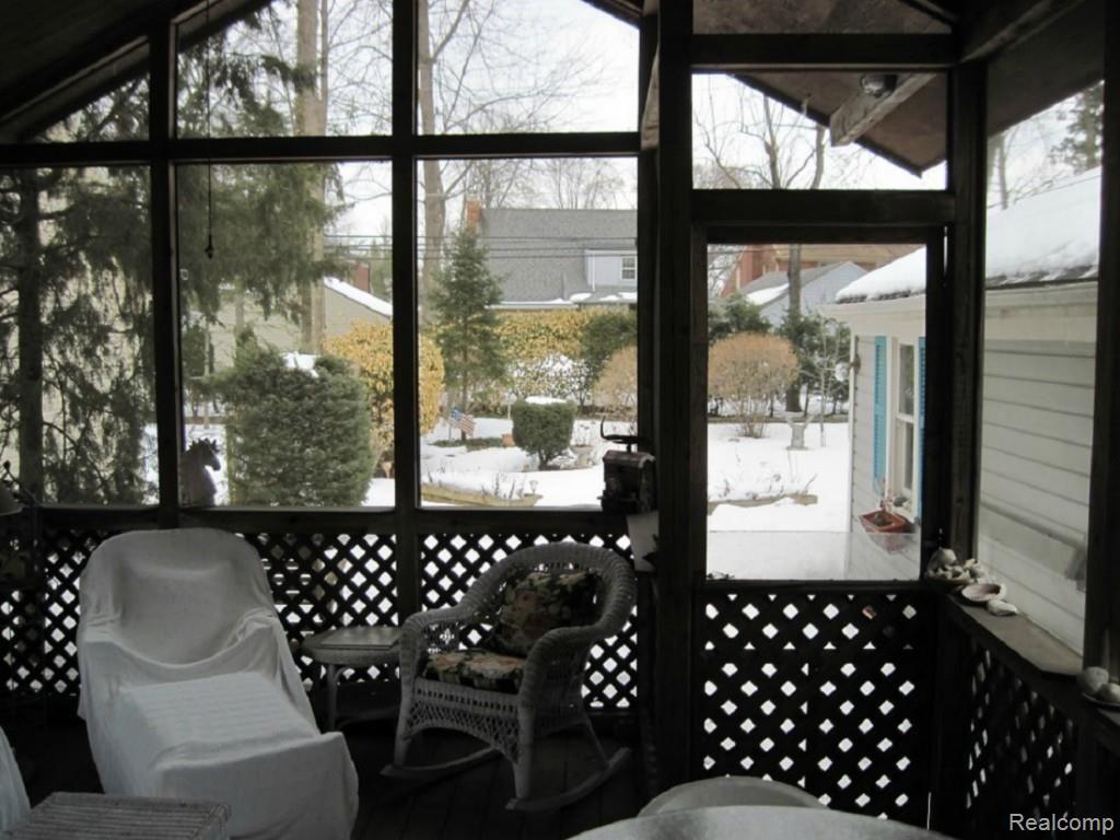 1660 Severn Road Grosse Pointe, MI 48236 - Photo 8 of 20 IMG_2158.jpg