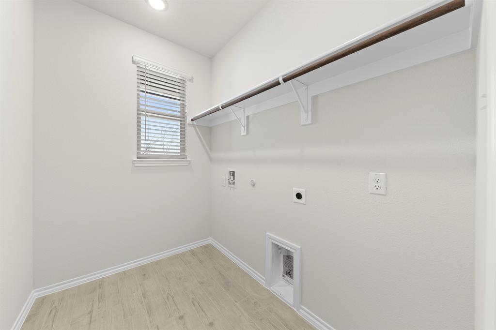 125 Pheasant Run Road Terrell, TX 75160 - Photo 14 of 27 a view of room and window