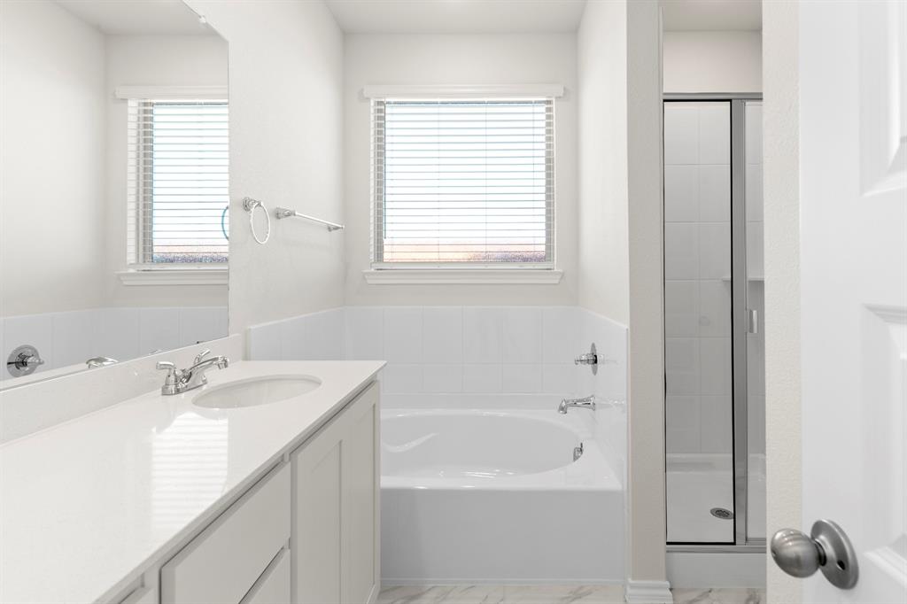 125 Pheasant Run Road Terrell, TX 75160 - Photo 20 of 27 a bathroom with a bathtub a sink and a window