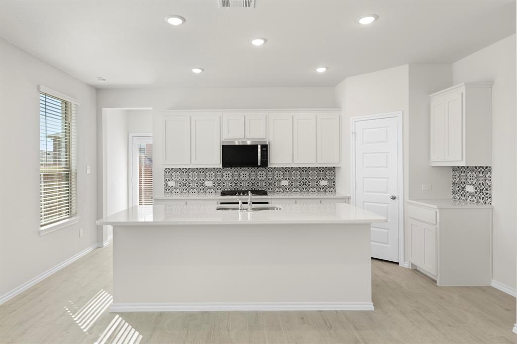 125 Pheasant Run Road Terrell, TX 75160 - Photo 4 of 27 a kitchen with stainless steel appliances a refrigerator sink and microwave