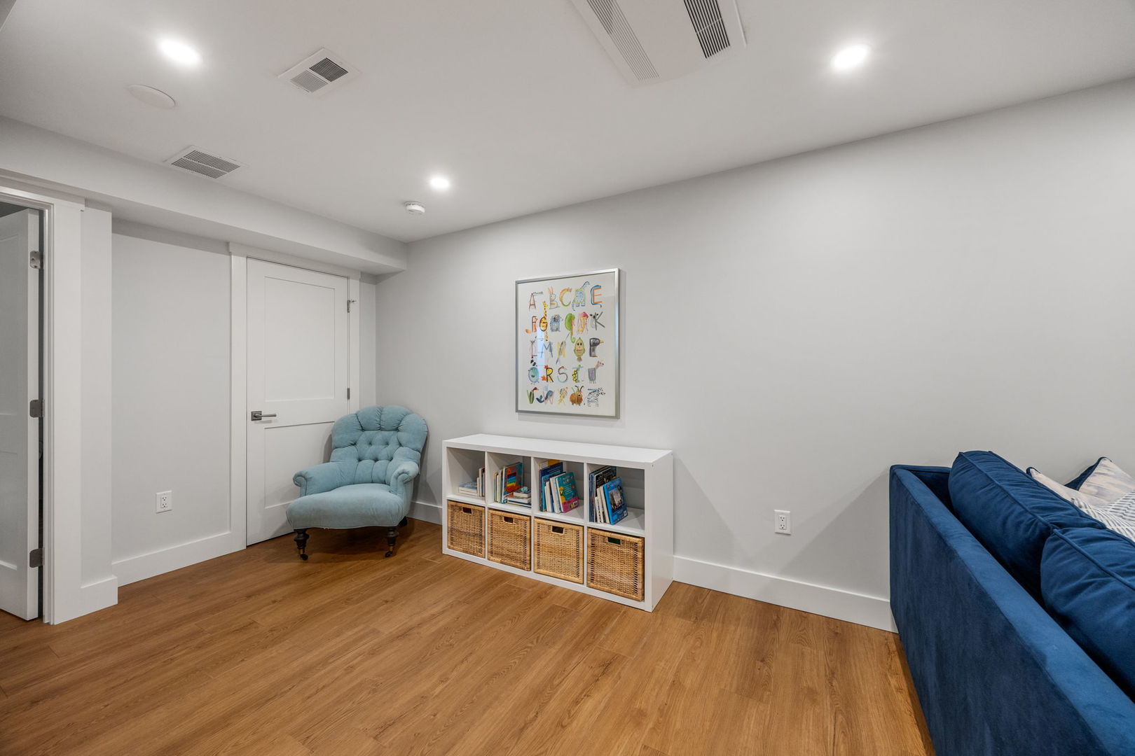 16 2nd Avenue Osterville, MA 02655 - Photo 20 of 49 a living room with furniture and a wooden floor