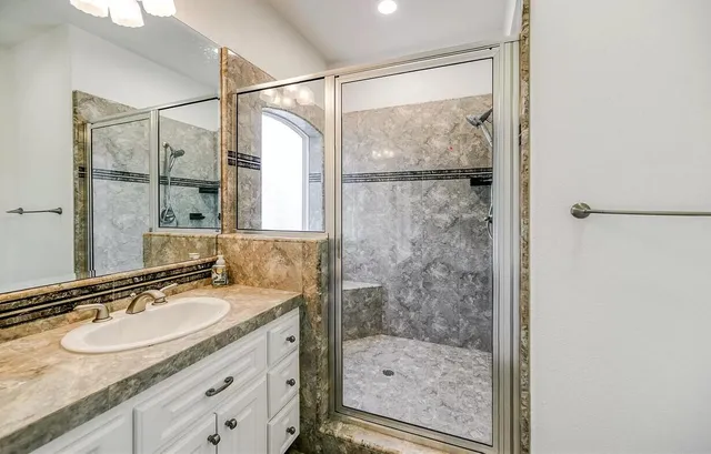 $999,995 | 13497 Tierra Heights Road, Redding, CA 96003