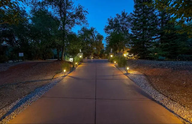 $999,995 | 13497 Tierra Heights Road, Redding, CA 96003