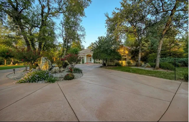 $999,995 | 13497 Tierra Heights Road, Redding, CA 96003