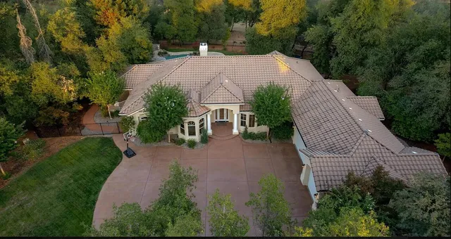 $999,995 | 13497 Tierra Heights Road, Redding, CA 96003