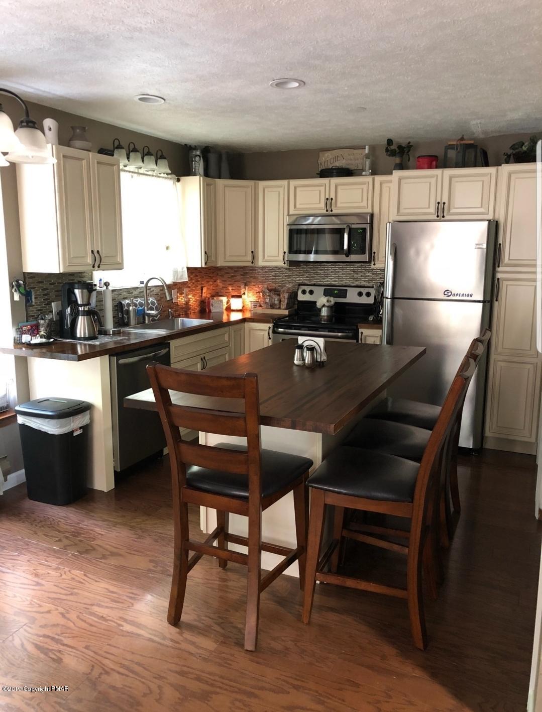 159 Salisbury Road Bushkill, PA 18324 - Photo 3 of 13 3-Kitchen