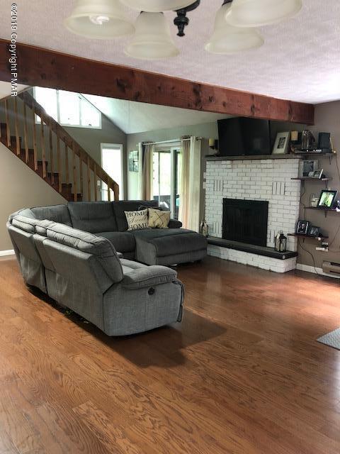 159 Salisbury Road Bushkill, PA 18324 - Photo 4 of 13 4-Living Room