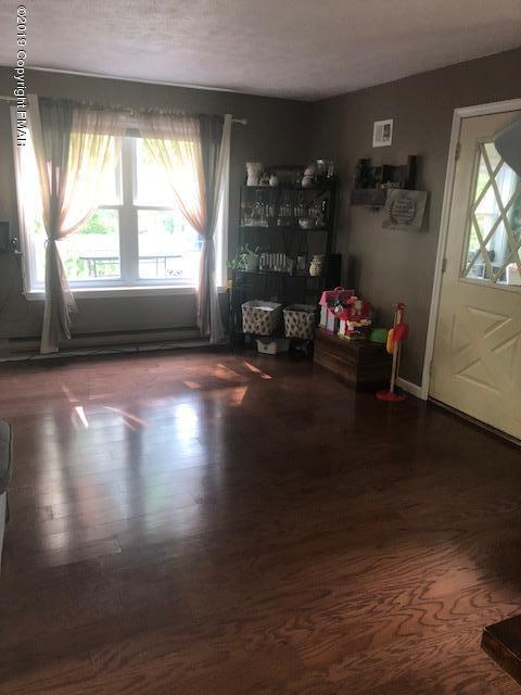 159 Salisbury Road Bushkill, PA 18324 - Photo 5 of 13 5-Dining Area