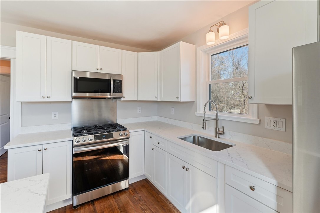 397 Old River Road Lincoln, RI 02838 - Photo 7 of 23