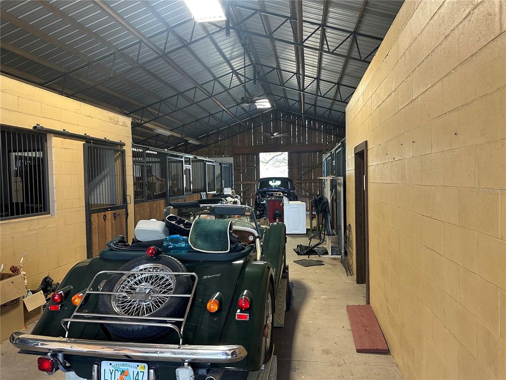 36203 Micro Racetrack Road Fruitland Park, FL 34731 - Photo 13 of 72 a room with furniture