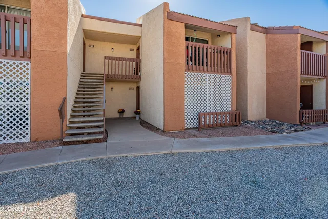 a bathroom with a toilet