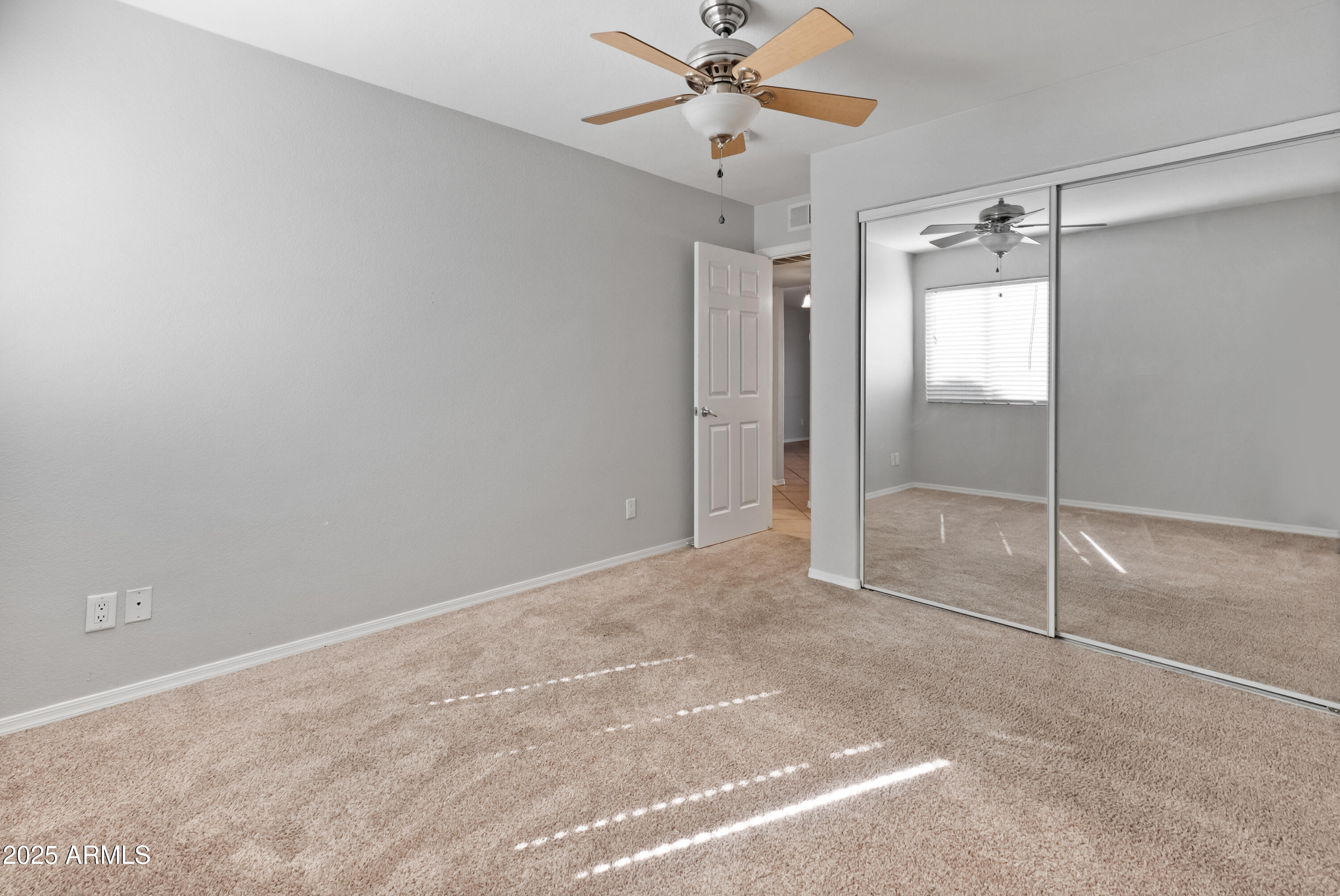 2121 West Royal Palm Road, Unit 1013 Phoenix, AZ 85021 - Photo 14 of 20 a view of an empty room