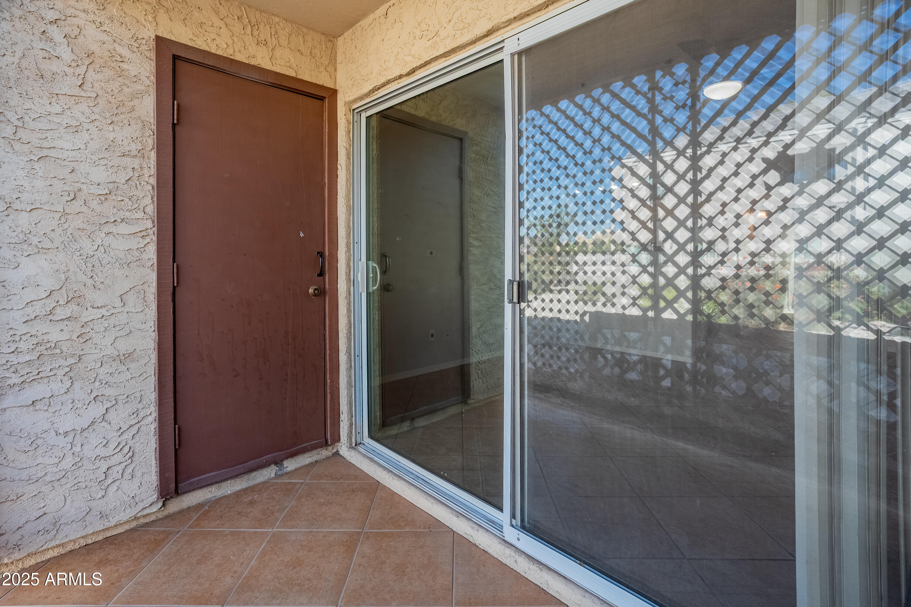 2121 West Royal Palm Road, Unit 1013 Phoenix, AZ 85021 - Photo 18 of 20 a bathroom with a shower