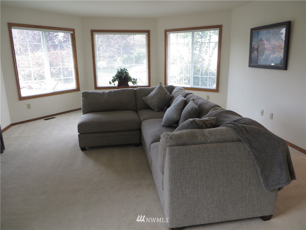 2674 Southwest Talon Loop Oak Harbor, WA 98277 - Photo 5 of 25 Gallery Image 5