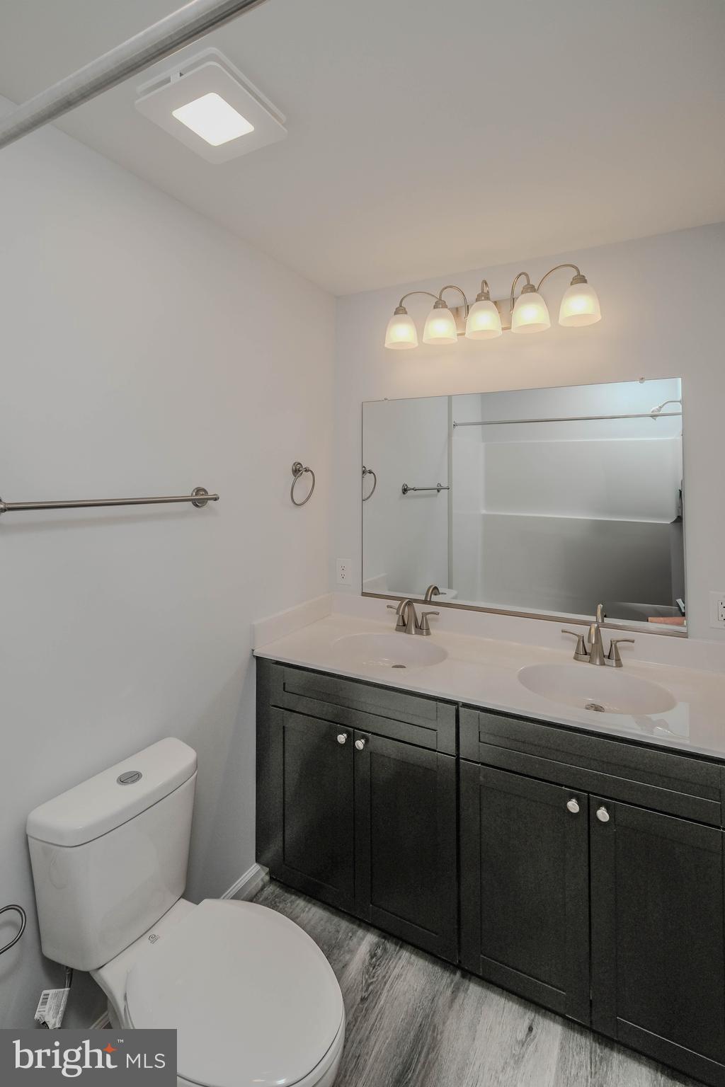 13 A West Strasburg Road Front Royal, VA 22630 - Photo 16 of 52 Hall bathroom