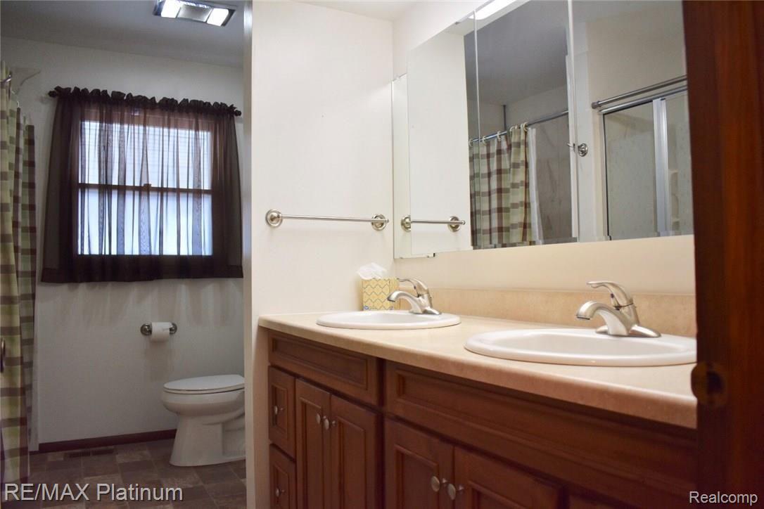 12711 Byron Road Byron, MI 48418 - Photo 16 of 24 updated full bath