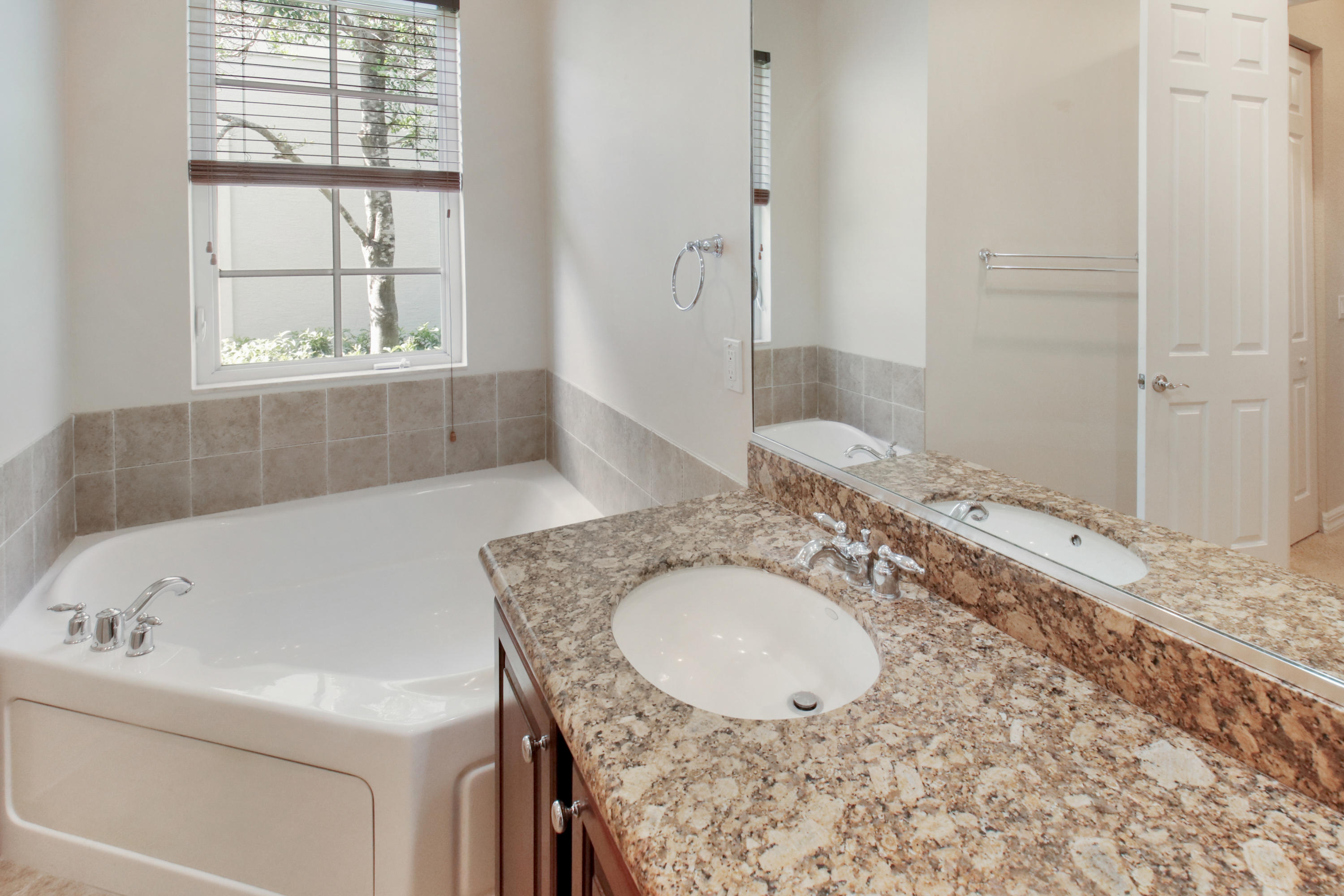 127 Dunmore Drive Jupiter, FL 33458 - Photo 10 of 28 _MG_2212