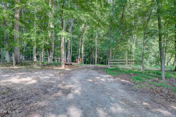 $540,000 | 999 Muddy Creek Road, Piney Flats, TN 37686