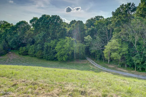 $540,000 | 999 Muddy Creek Road, Piney Flats, TN 37686