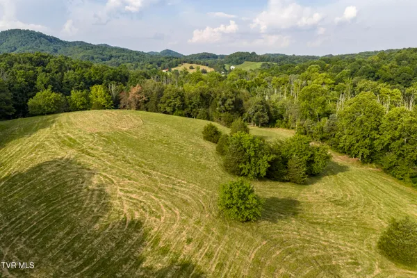 $540,000 | 999 Muddy Creek Road, Piney Flats, TN 37686