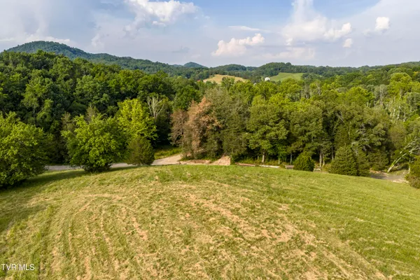 $540,000 | 999 Muddy Creek Road, Piney Flats, TN 37686