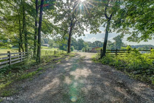 $540,000 | 999 Muddy Creek Road, Piney Flats, TN 37686