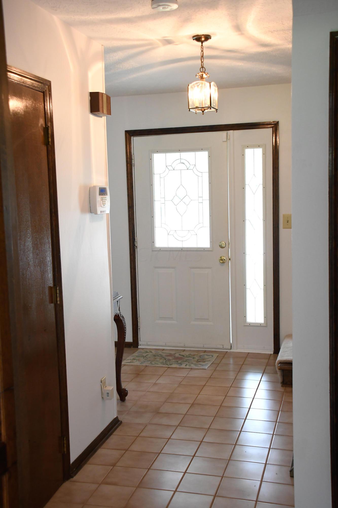 831 Riva Ridge Boulevard Columbus, OH 43230 - Photo 4 of 35