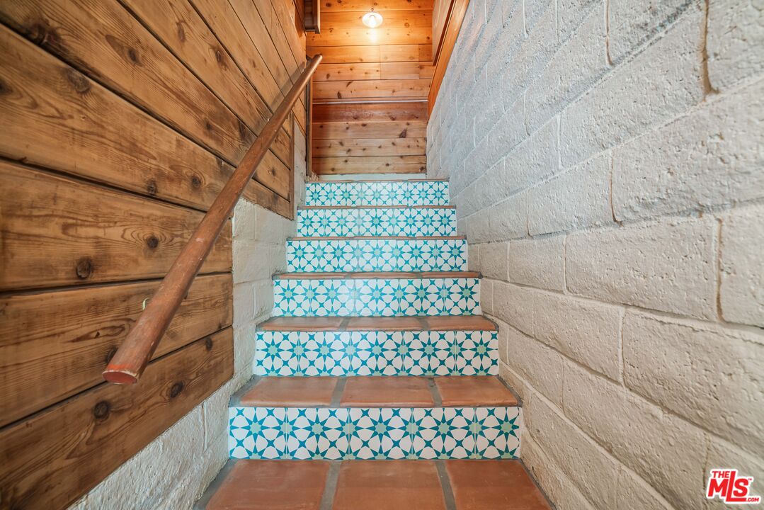 21330 Encina Road Topanga, CA 90290 - Photo 18 of 30 Gallery Image 18