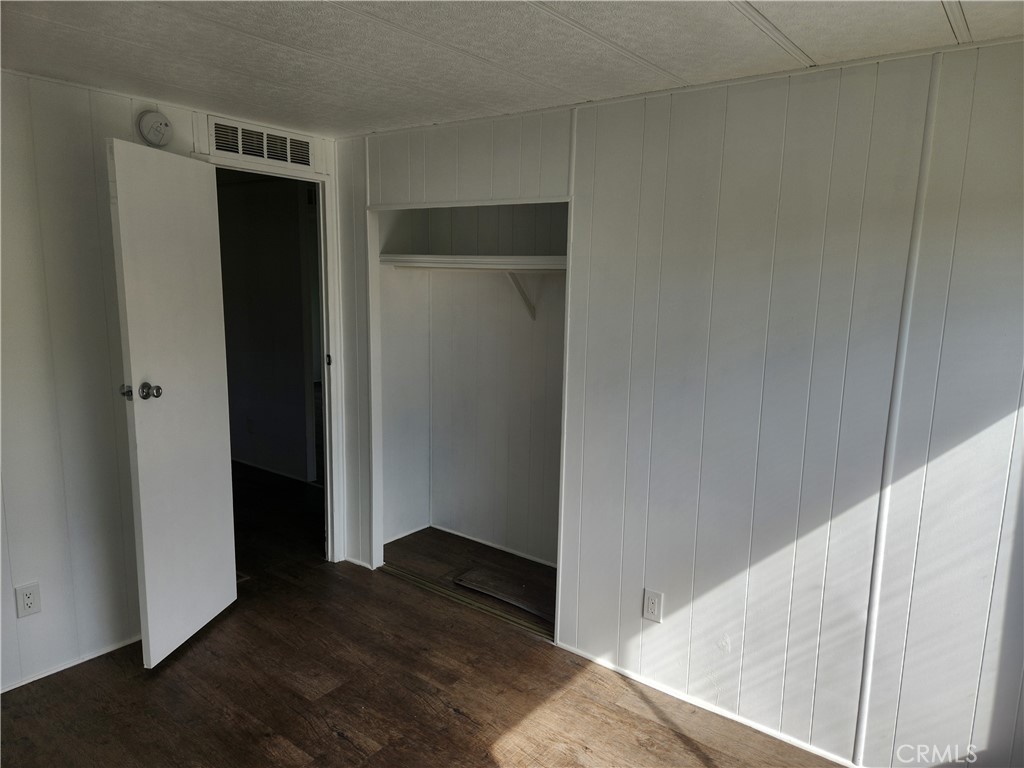 356 Chinese Wall Road Oroville, CA 95966 - Photo 22 of 30 a view of hallway with wooden floor
