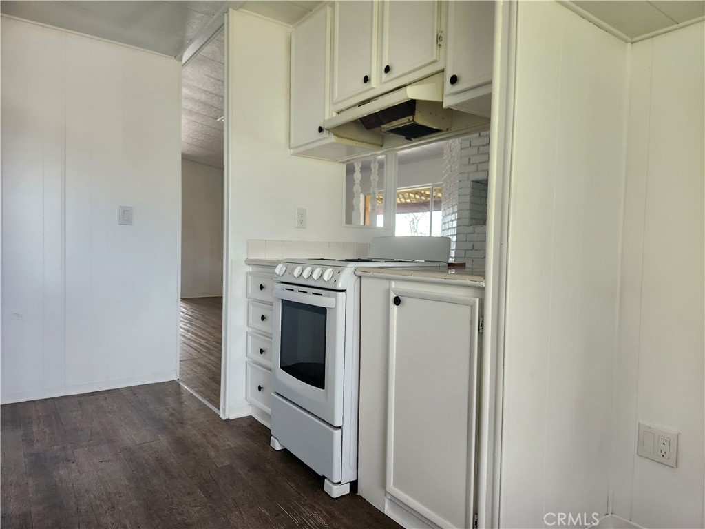 356 Chinese Wall Road Oroville, CA 95966 - Photo 24 of 30 a kitchen with stainless steel appliances granite countertop a stove and a white cabinet with granite countertops