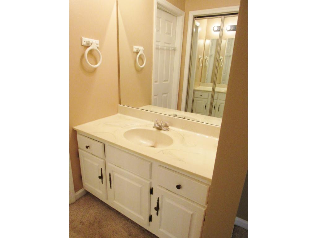 3539 Netherland Inn Road, Unit 16 Kingsport, TN 37660 - Photo 20 of 30 Full Bathroom