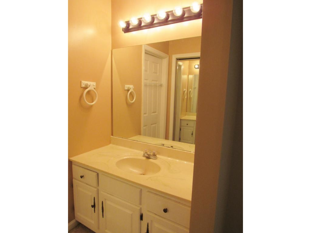 3539 Netherland Inn Road, Unit 16 Kingsport, TN 37660 - Photo 21 of 30 Full Bathroom
