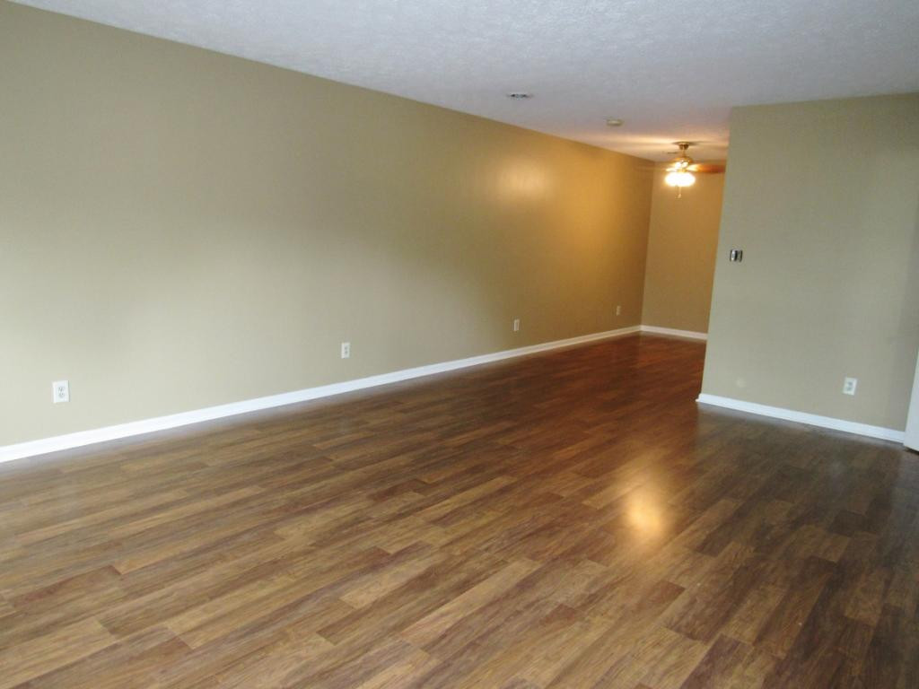 3539 Netherland Inn Road, Unit 16 Kingsport, TN 37660 - Photo 8 of 30 Living Room