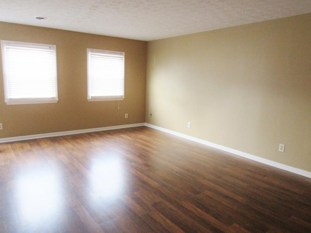 3539 Netherland Inn Road, Unit 16 Kingsport, TN 37660 - Photo 9 of 30 Living Room Windows