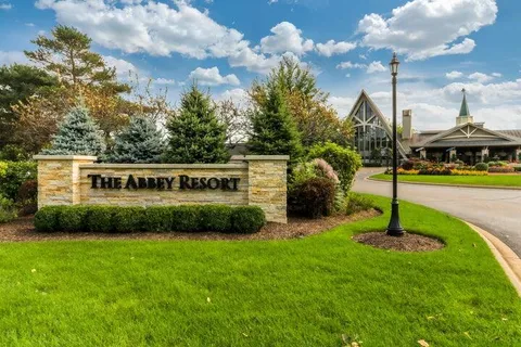 $141,900 | 269 Fontana Boulevard, Unit 2668, Fontana, WI 53125