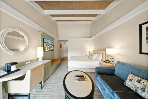 $141,900 | 269 Fontana Boulevard, Unit 2668, Fontana, WI 53125