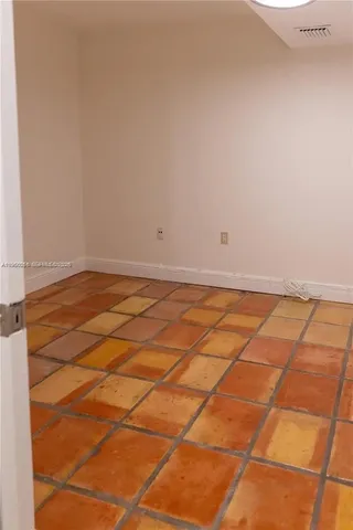 $3,500 | 6423 Collins Avenue, Unit 1101, Miami Beach, FL 33141