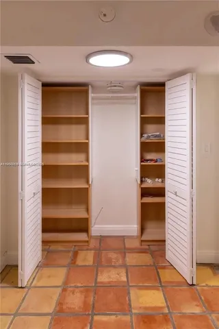 $3,500 | 6423 Collins Avenue, Unit 1101, Miami Beach, FL 33141