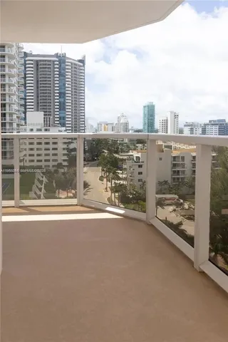 $3,500 | 6423 Collins Avenue, Unit 1101, Miami Beach, FL 33141