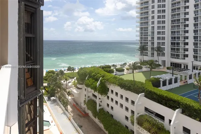 $3,500 | 6423 Collins Avenue, Unit 1101, Miami Beach, FL 33141