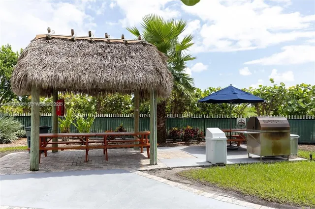 $3,500 | 6423 Collins Avenue, Unit 1101, Miami Beach, FL 33141