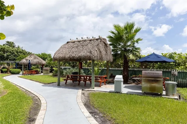 $3,500 | 6423 Collins Avenue, Unit 1101, Miami Beach, FL 33141