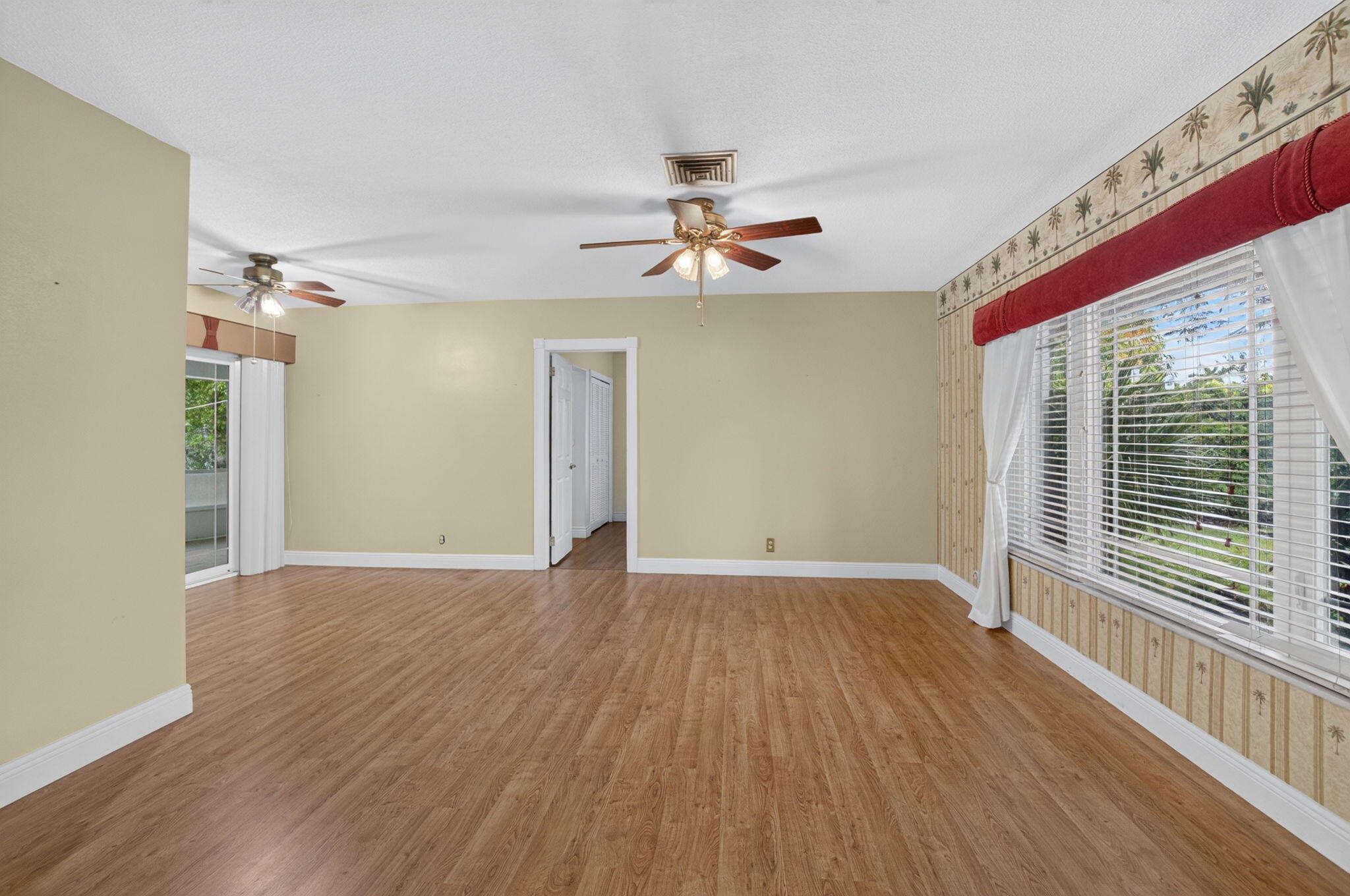 1011 Southwest 7th Street Boca Raton, FL 33486 - Photo 2 of 19 Living Room