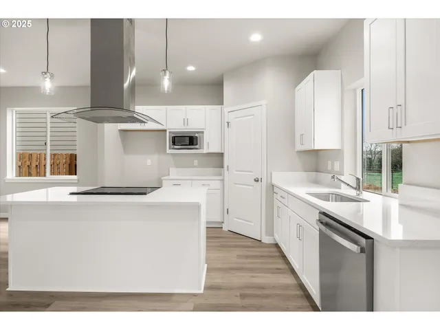 $559,934 | 63 Northwest Mawrcrest Drive, Gresham, OR 97030