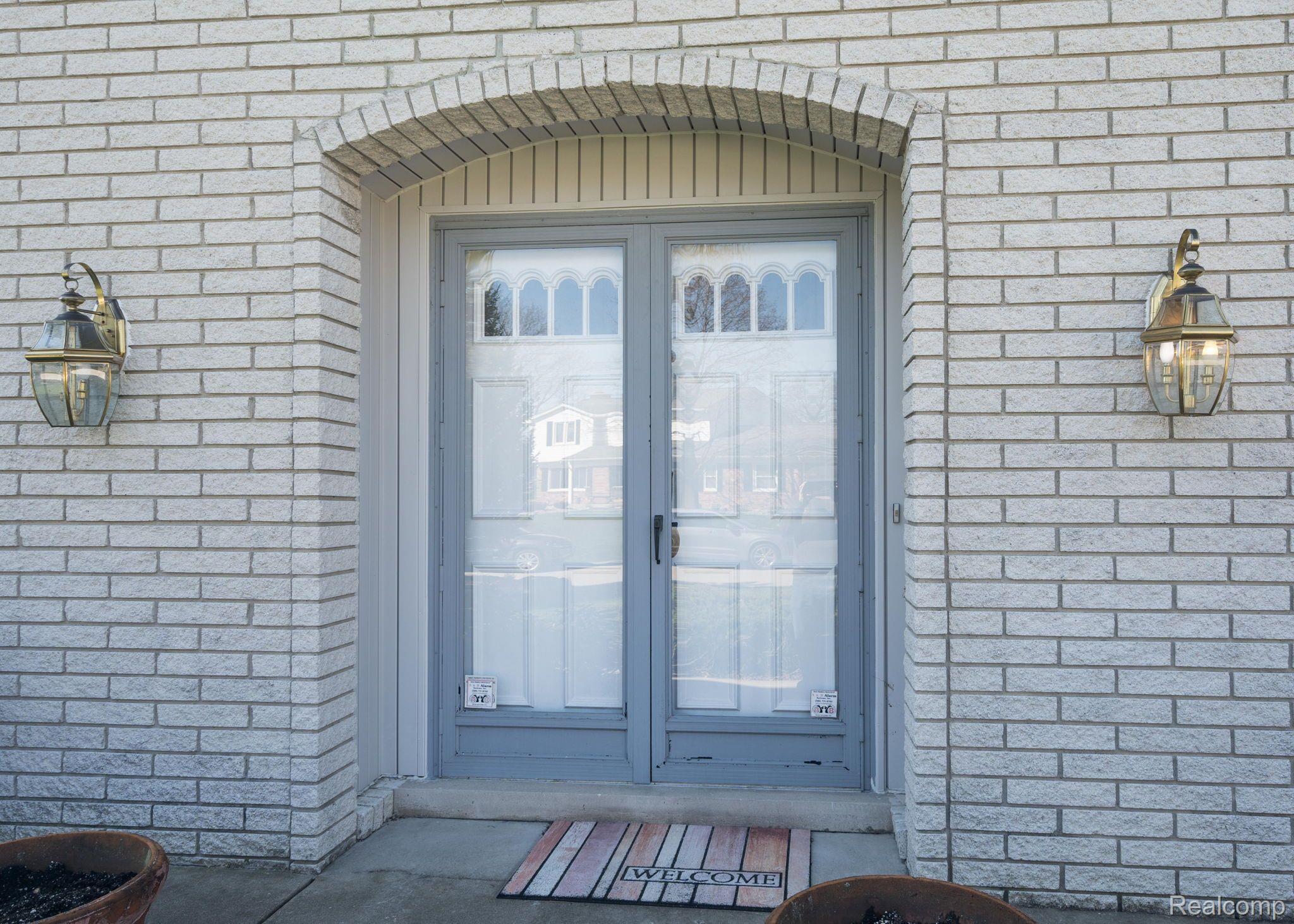 918 Langley Road Rochester, MI 48309 - Photo 4 of 43 Come on in!