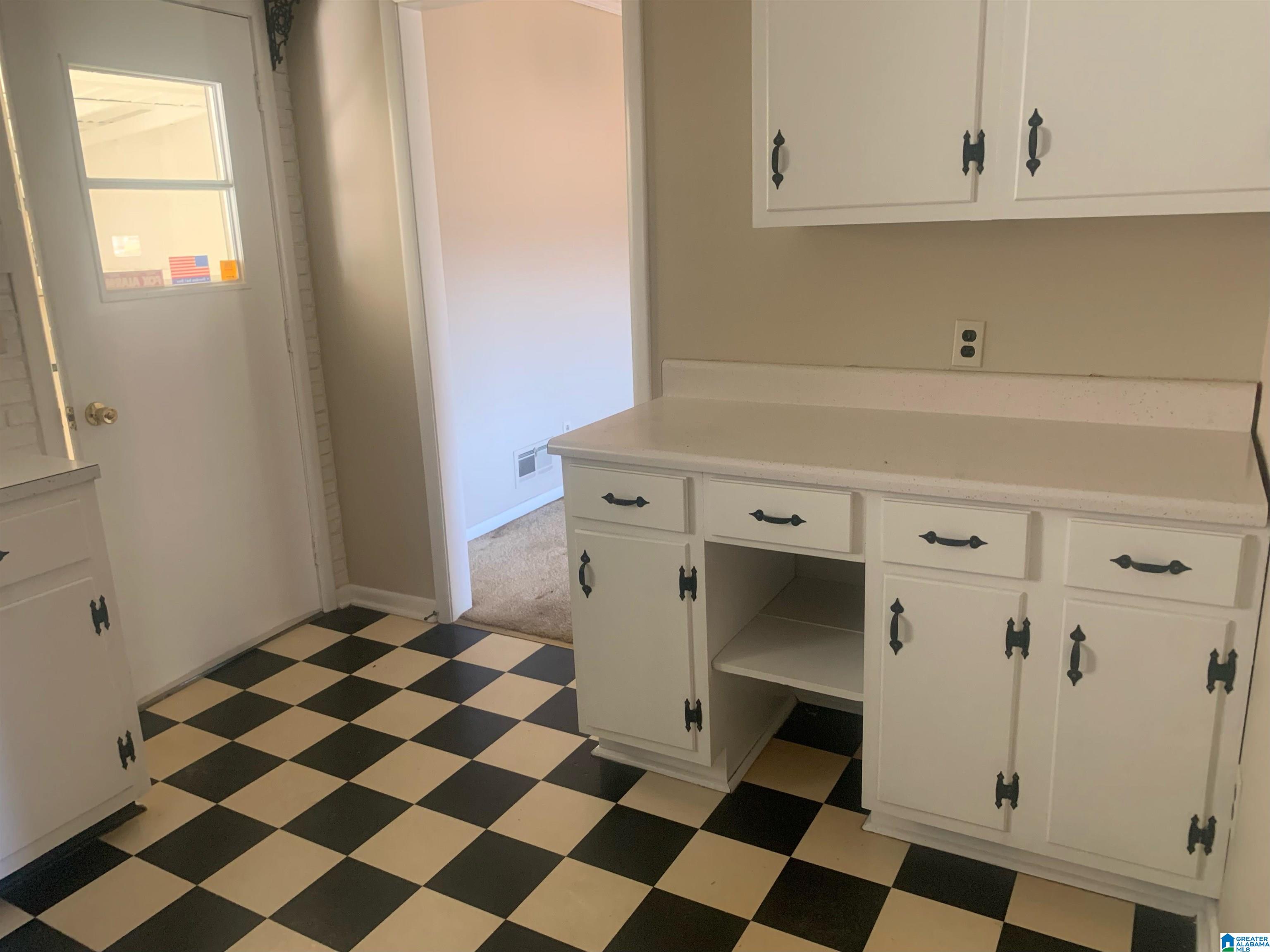 916 Pineview Road Birmingham, AL 35210 - Photo 6 of 17